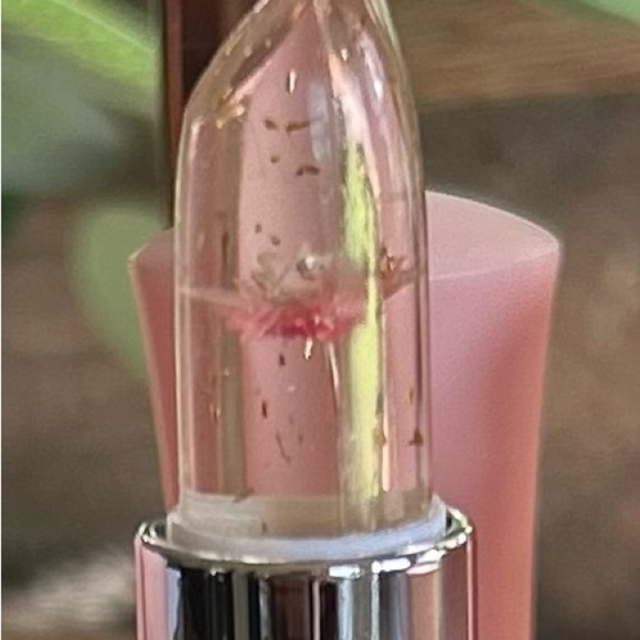 Lipstick Temperature Changing - Picture 3 of 10